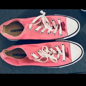 PINK LOW TOP CONVERSE SIZE 9.5 WOMENS OR 7.5 MENS